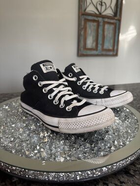 Converse Black and White mid-Top Sneakers EUC 7